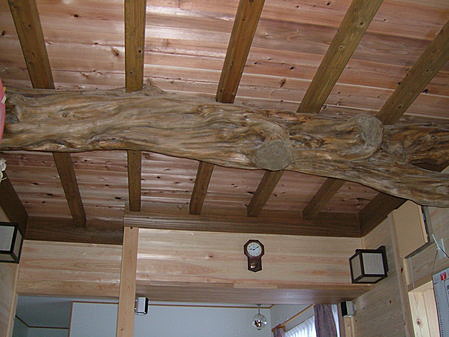 変木を使用した天井
